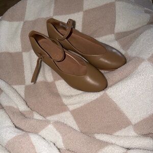 Vero Character Dance Shoes